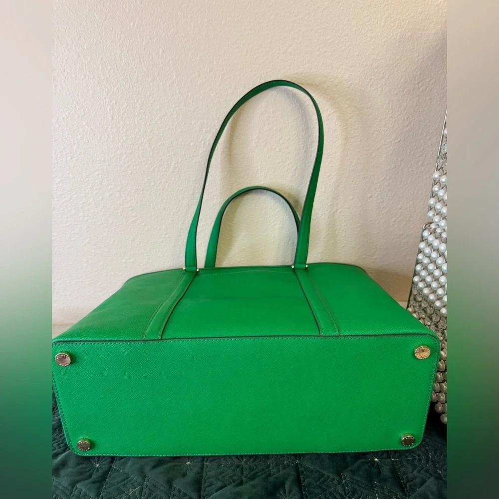 BARELY USED ….. MICHAEL KORS JET SET TOTE BAG w/WALLET & DUST BAG - Picture 3 of 10